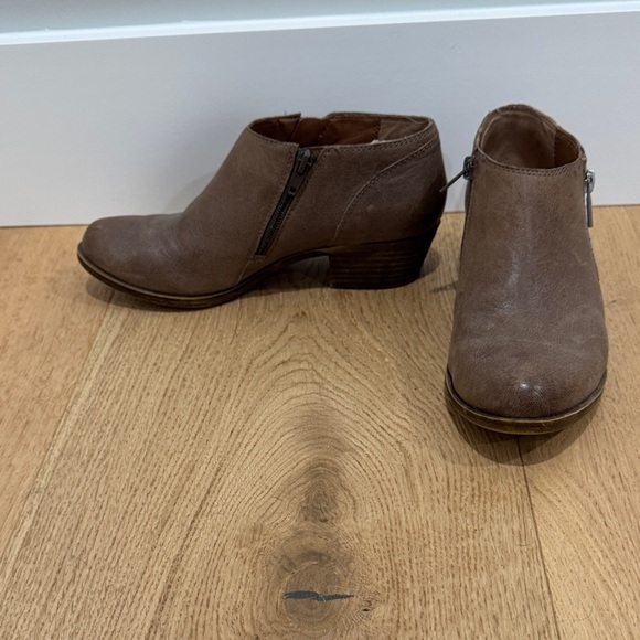 Lucky Brand Shoes - Lucky Brand LP Banda tan/taupe low zip heeled booties Sz 7